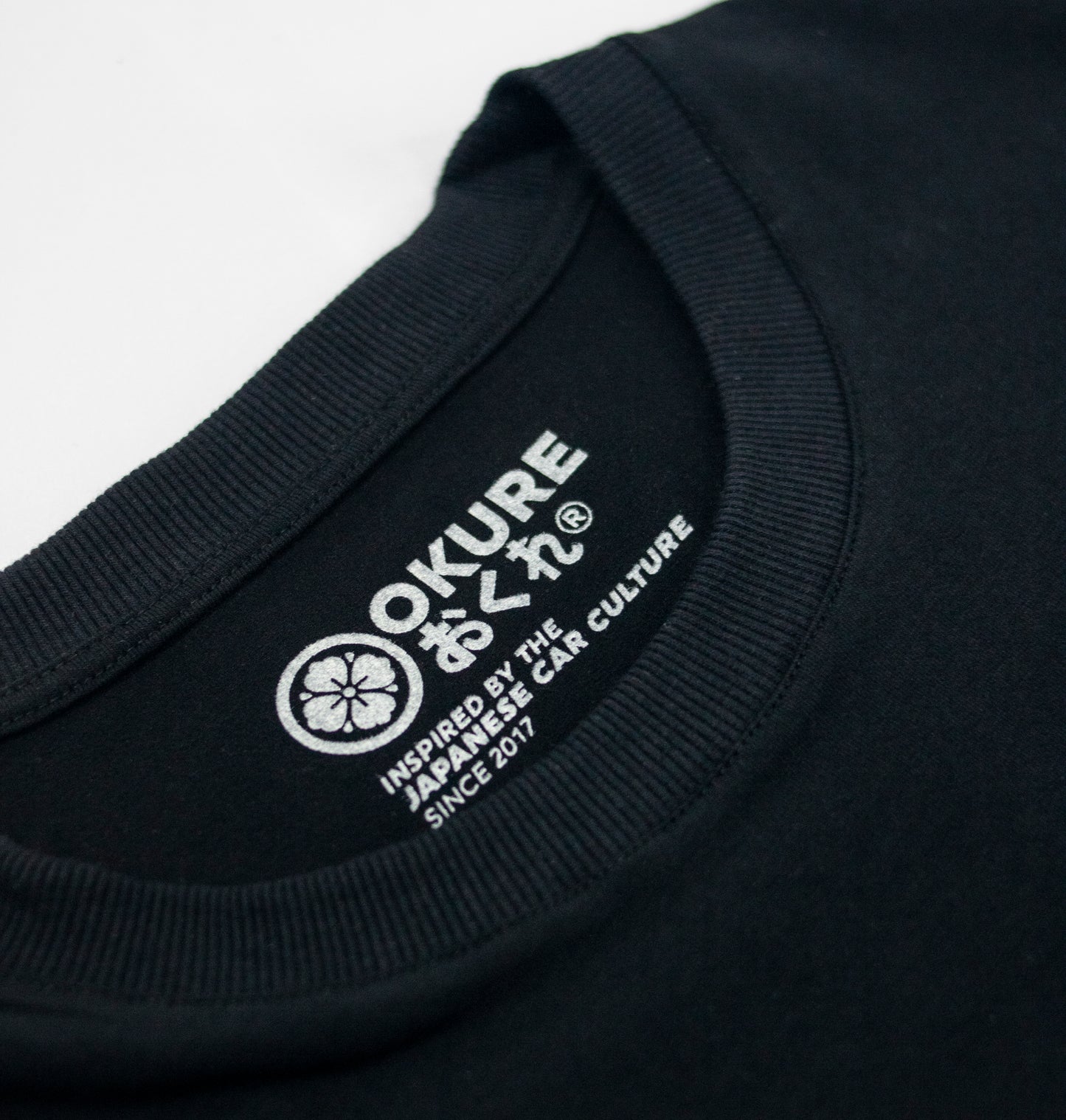 Camiseta Okure Kamon 家紋 Negra.