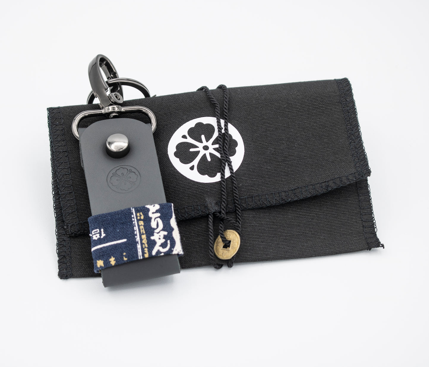 Llavero Kurai shinbun 暗い新聞