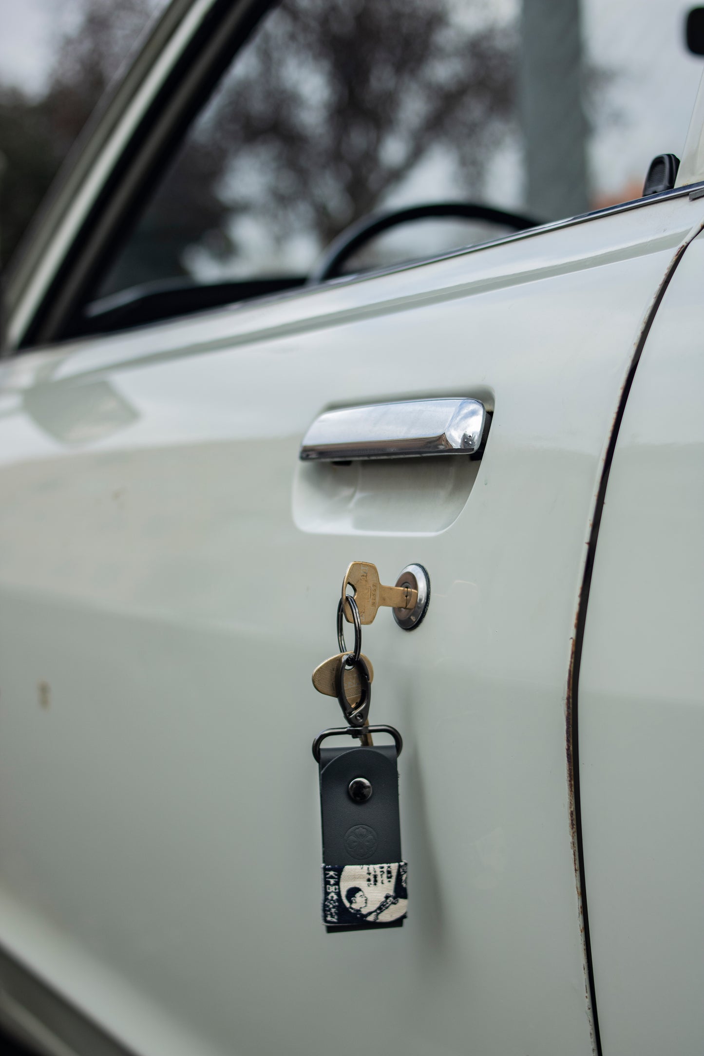 Llavero Shiroi Shinbun 白い新聞